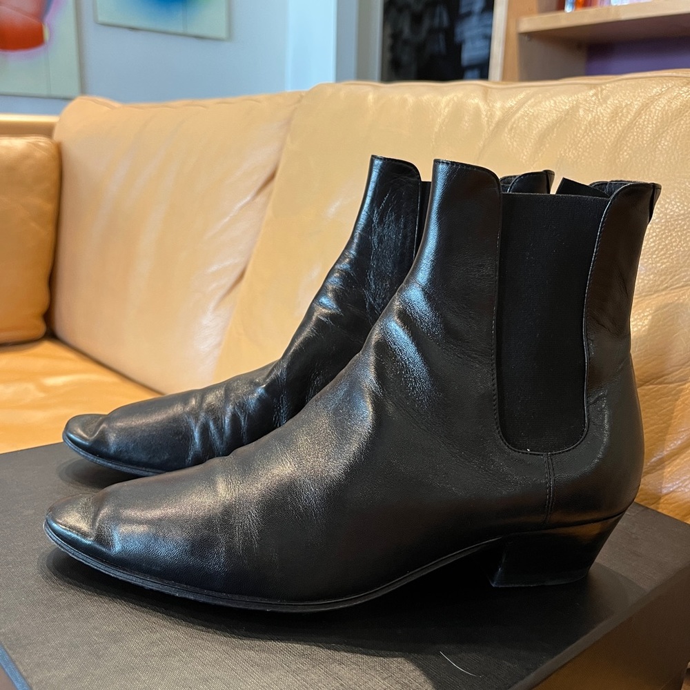 Saint Laurent Chelsea Black Leather Boot 2022